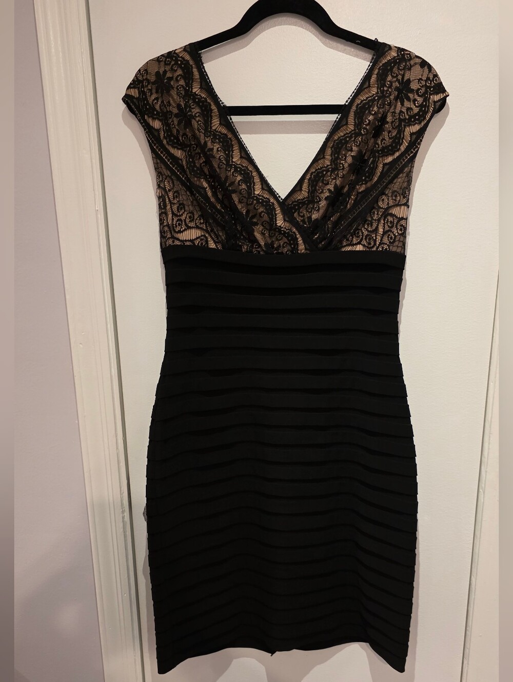 Adrianna Papell Black Lace Ruched Bodycon Cocktail Dress - Size 10